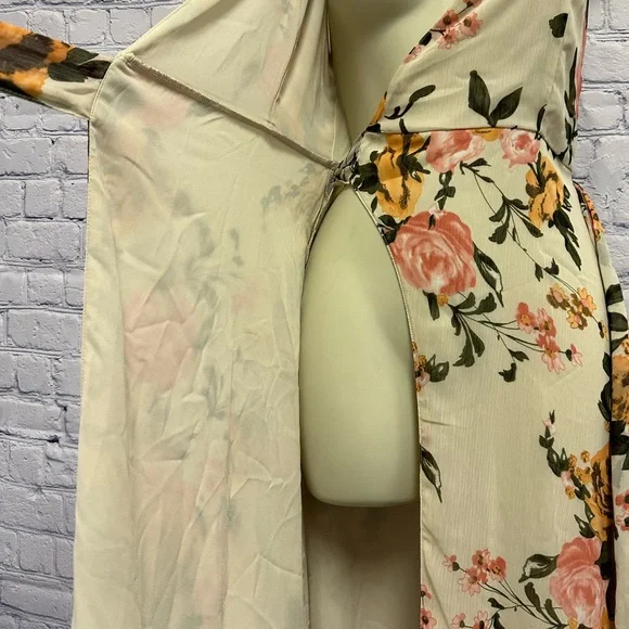 Vici Floral Wrap Maxi Dress Women’s Size Small NWOT - Picture 4 of 9